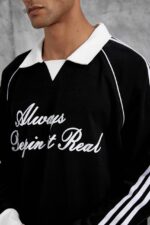 YAKALI BASKILI SIYAH UZUN KOLLU TIŞÖRT - Görsel 4