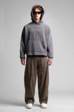 MINIMAL YAZI GRI CROPPED HOODIE - Görsel 4