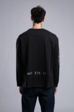 BASKILI SIYAH UZUN KOLLU TIŞÖRT - Görsel 4