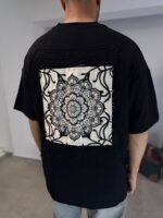 ÇIÇEK NAKIŞLI SIYAH TIŞÖRT - Görsel 2