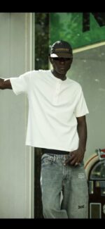 DUGMELI YAKA BEYAZ BASIC TSHIRT
